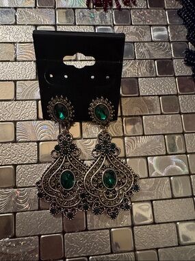 Vintage-Inspired Green Crystal Filigree Drop Earrings - Women Jewelry